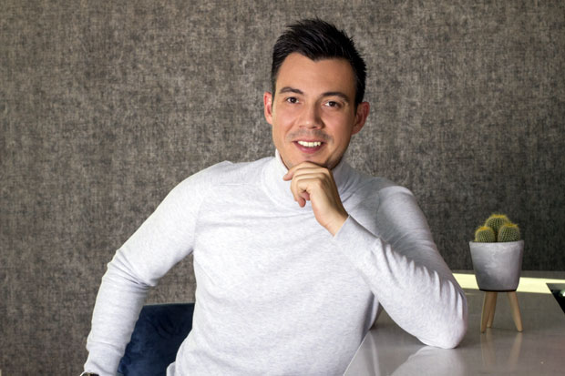 Увек сам у кафани могао да препознам ко пати, ко је љут, ко разочаран у живот, ко је остављен: Жељко Васић о новим песмама, ломљењу чаша са кумовима и предстојећем концерту